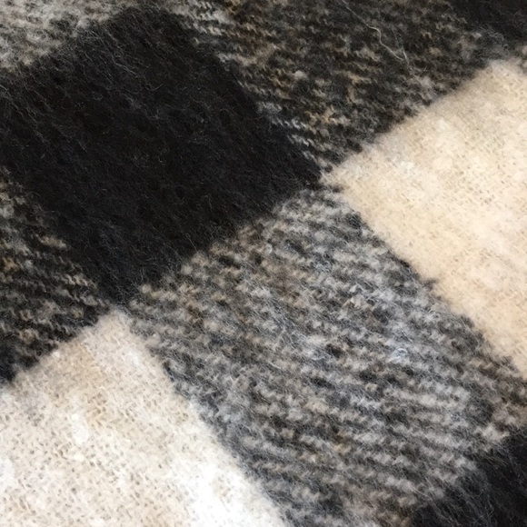 Just Jamie Buffalo Plaid Noodle fringe scarf - Picture 5 of 7